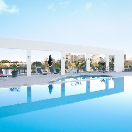 โรงแรมสแตมฟอร์ดพลาซ่าบริสเบน ภายนอก รูปภาพ The pool at the hotel