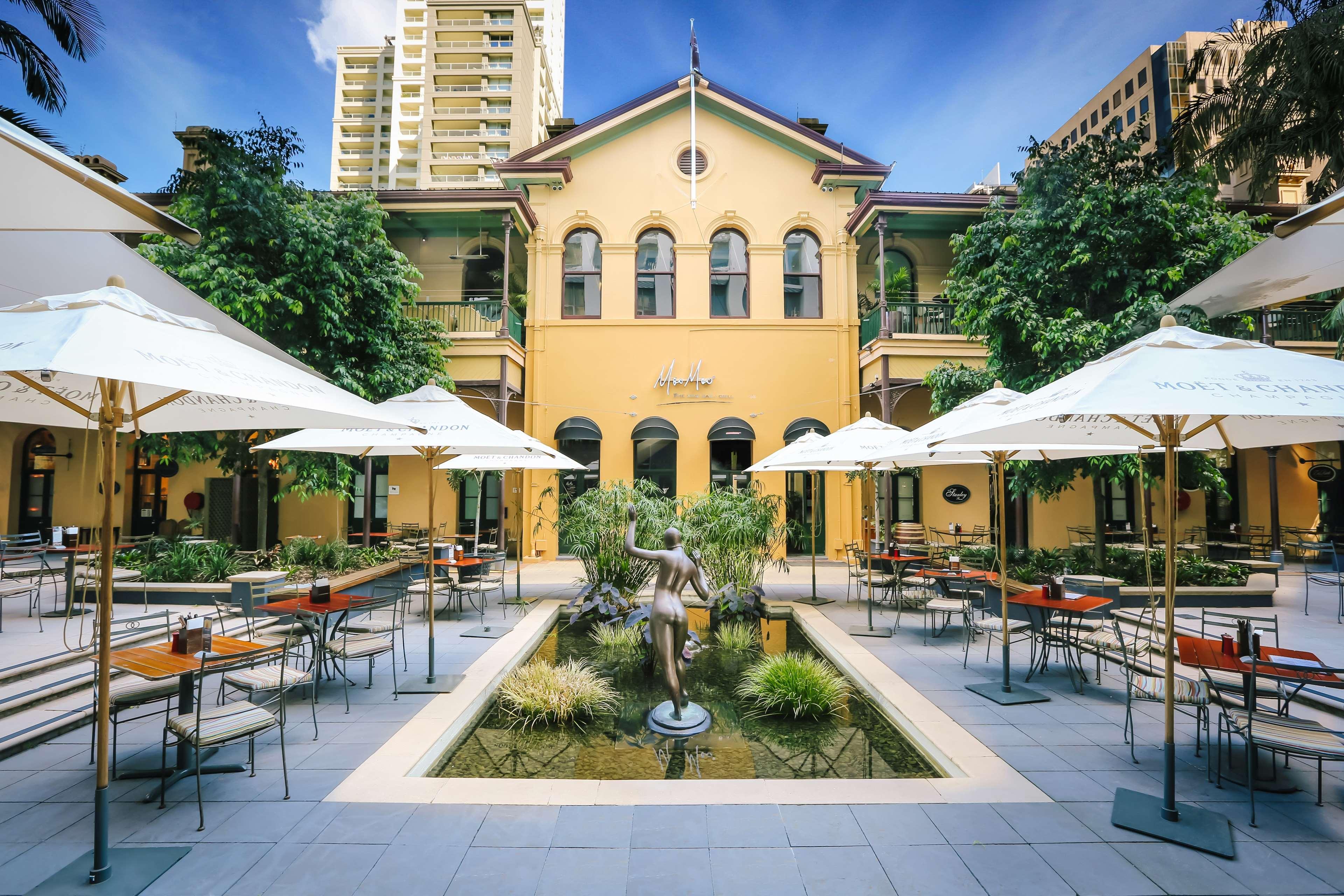 โรงแรมสแตมฟอร์ดพลาซ่าบริสเบน ภายนอก รูปภาพ The courtyard at the Old Museum Building
