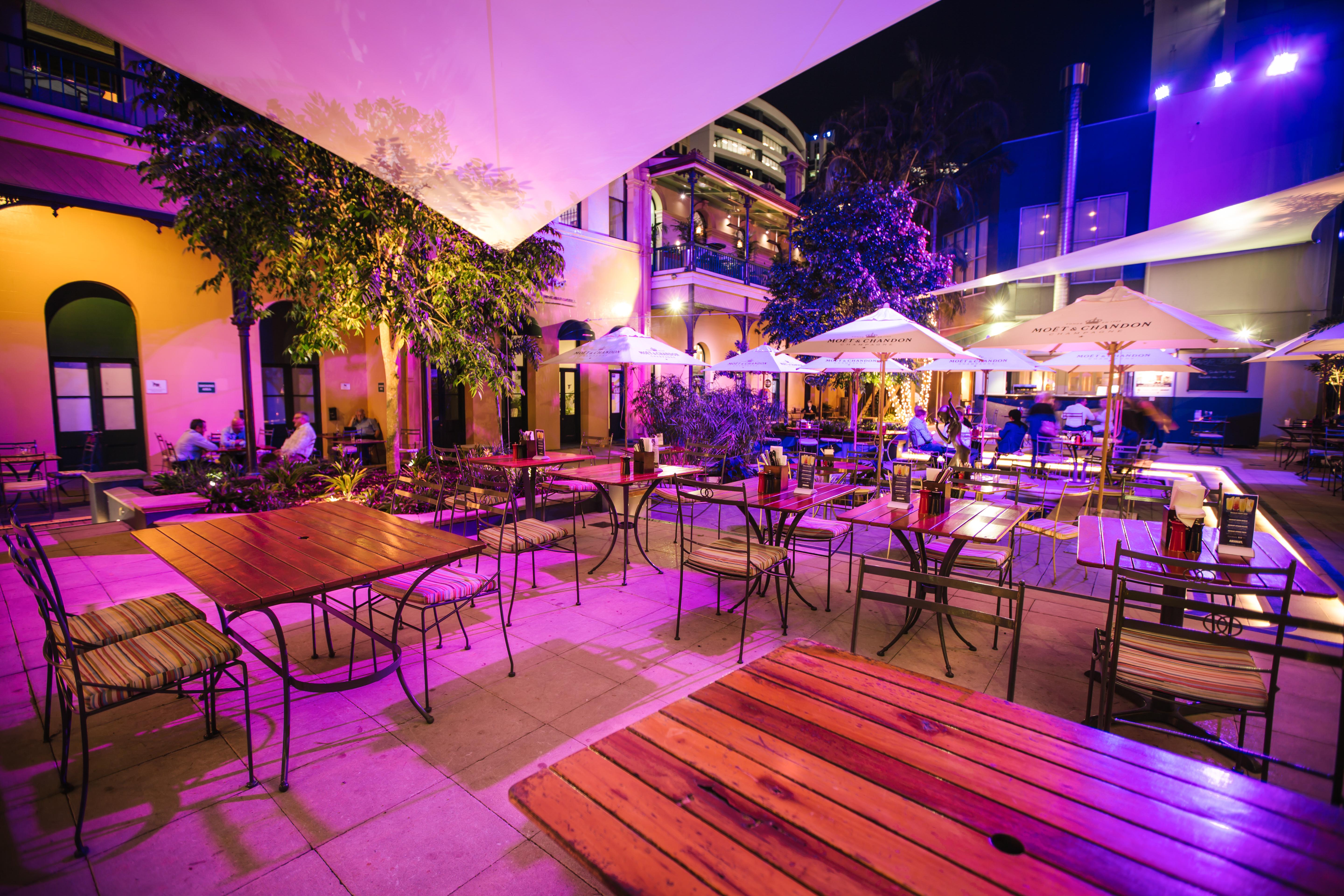 โรงแรมสแตมฟอร์ดพลาซ่าบริสเบน ภายนอก รูปภาพ The courtyard at the Cape Town campus