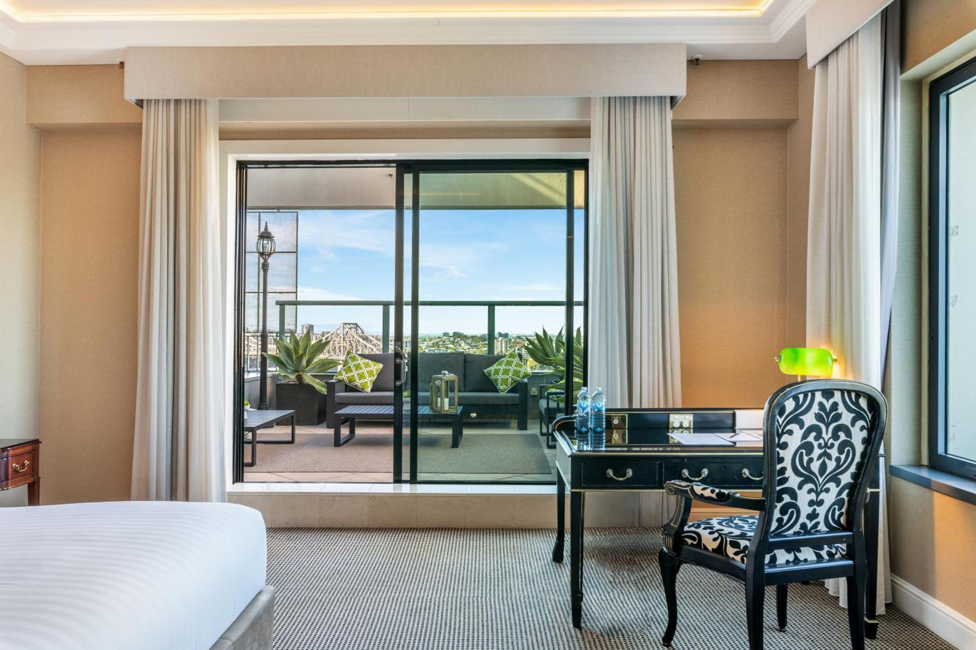 โรงแรมสแตมฟอร์ดพลาซ่าบริสเบน ภายนอก รูปภาพ A room at the hotel
