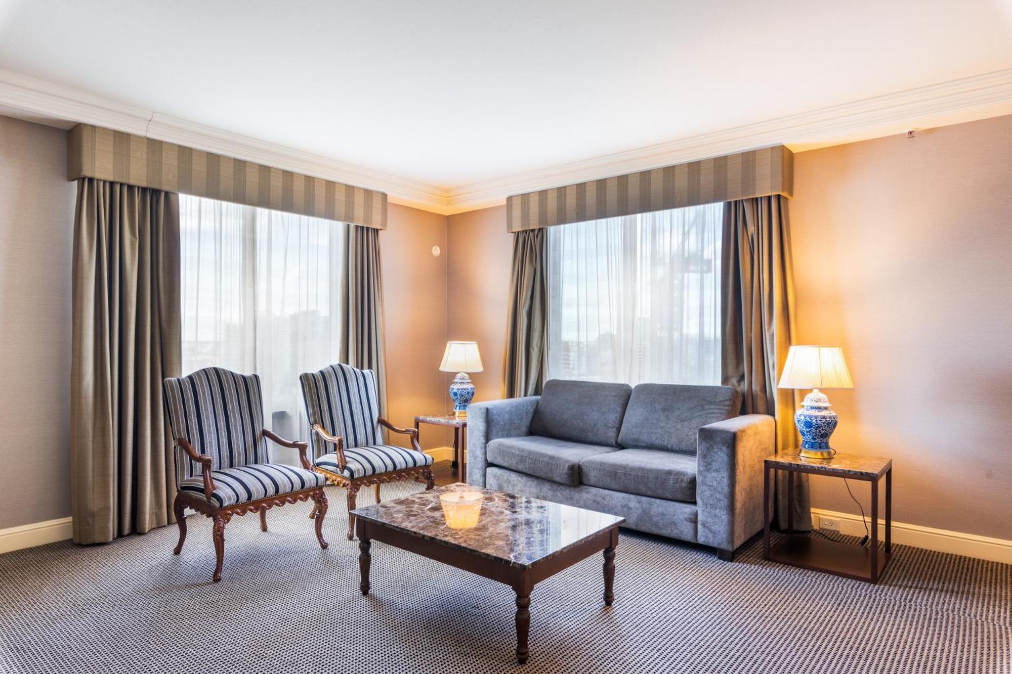 โรงแรมสแตมฟอร์ดพลาซ่าบริสเบน ภายนอก รูปภาพ A suite at the hotel
