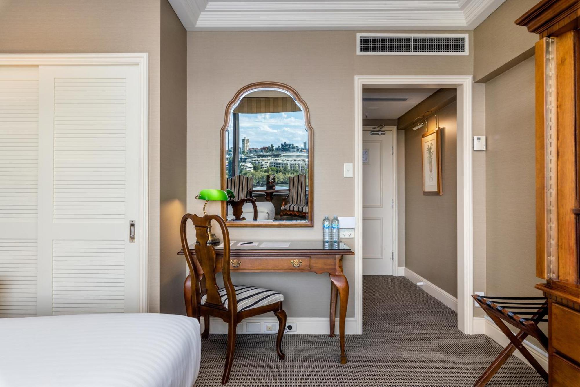 โรงแรมสแตมฟอร์ดพลาซ่าบริสเบน ภายนอก รูปภาพ A room at the hotel