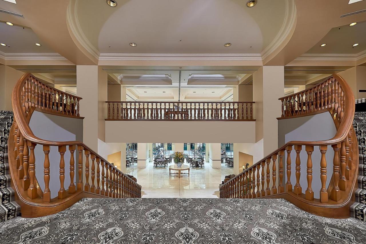โรงแรมสแตมฟอร์ดพลาซ่าบริสเบน ภายนอก รูปภาพ Interior of the hotel